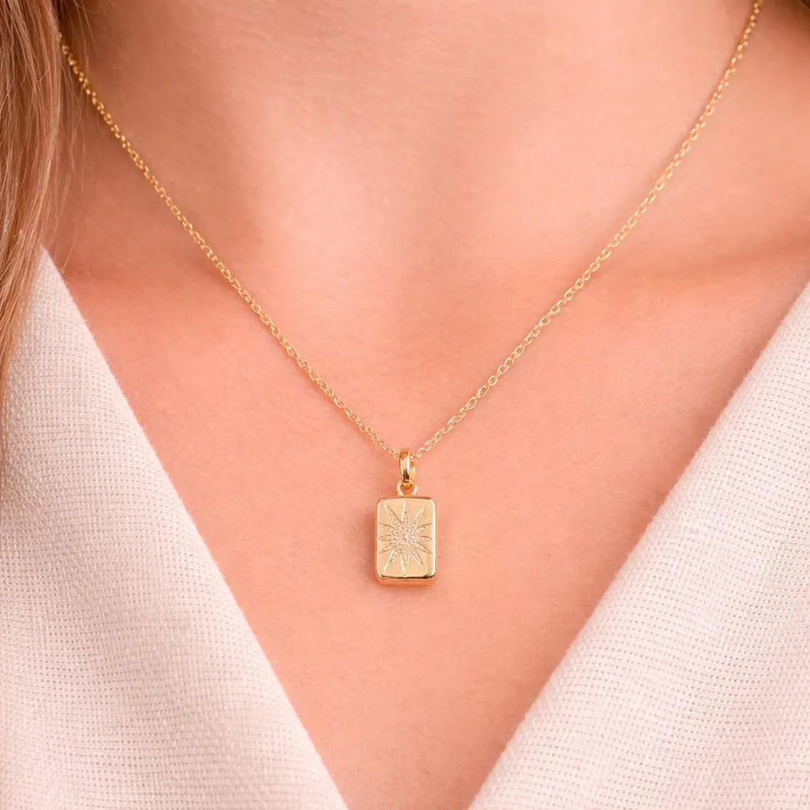 Vergoldetes Stern Medaillon mit Zirkonia